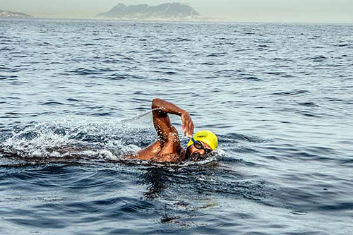 Indian teenager sets swimming record