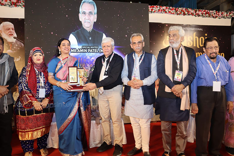 Kuwait based Indian poetess Nazneen Ali Naaz received Prestigious "Dr. Noor Amrohvi Award"