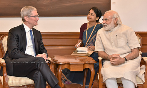  Apple CEO Tim Cook explores possibilities of manufacturing in India
