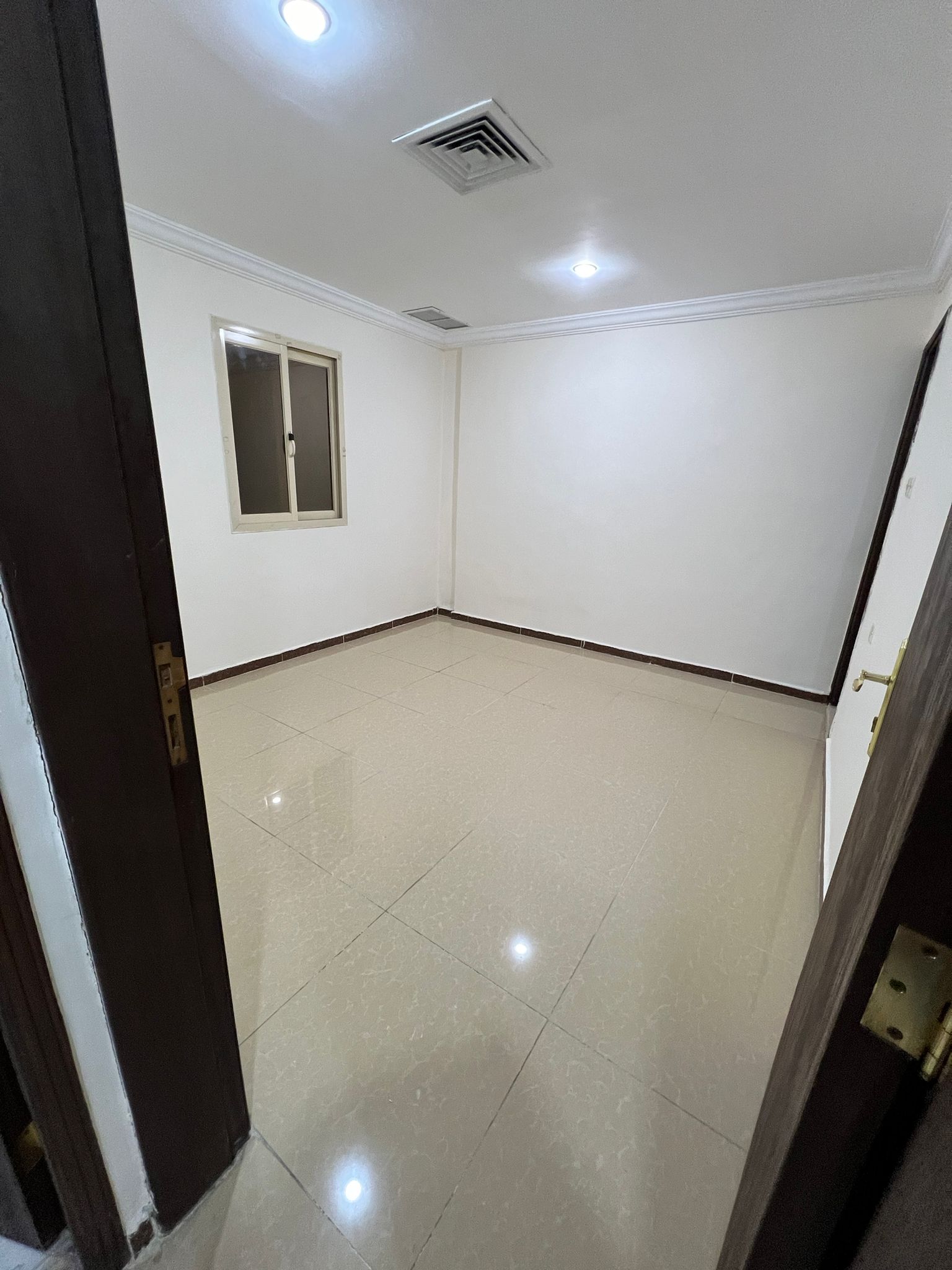 Kuwait buy & sell Classifieds - apartment in Salmiya block 10 co..