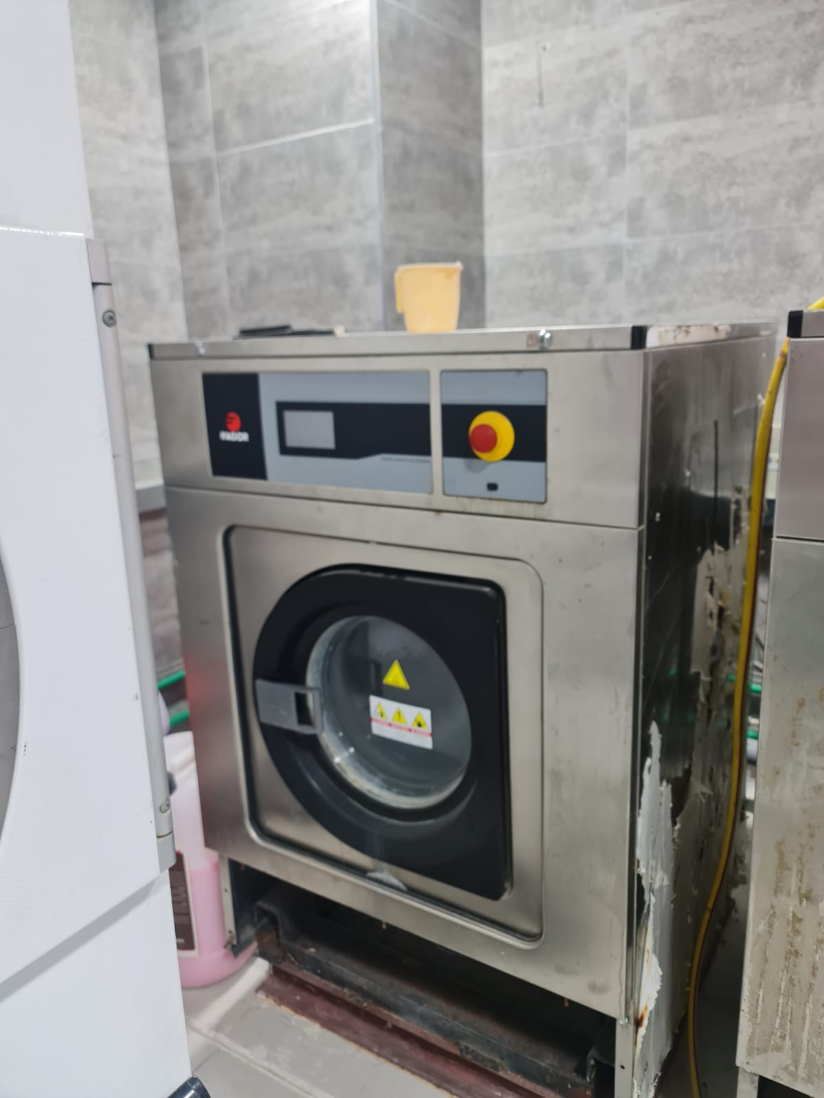 LAUNDRY OR LAUNDRY EQUIPMENTS FOR SALE 