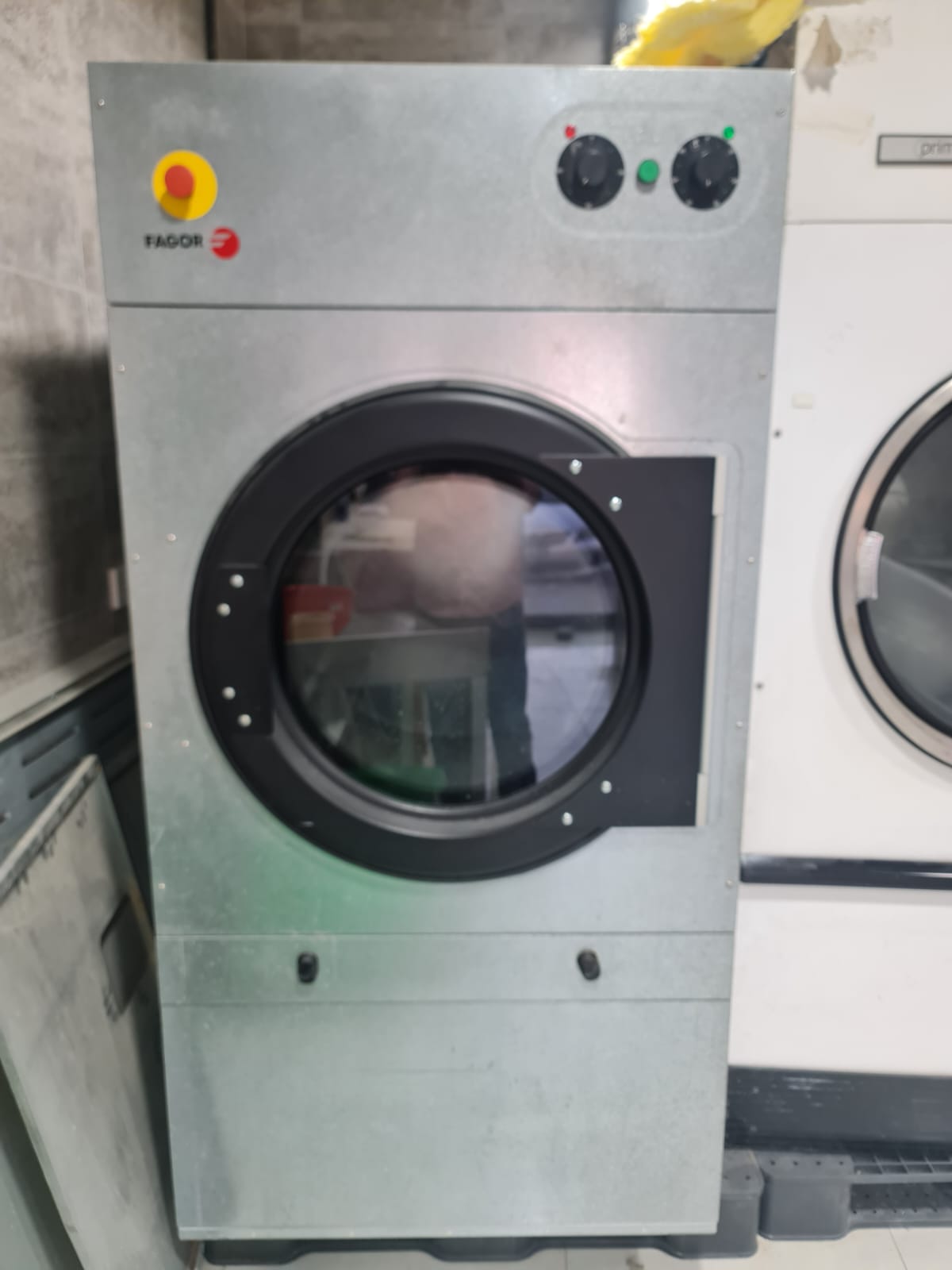 LAUNDRY OR LAUNDRY EQUIPMENTS FOR SALE 