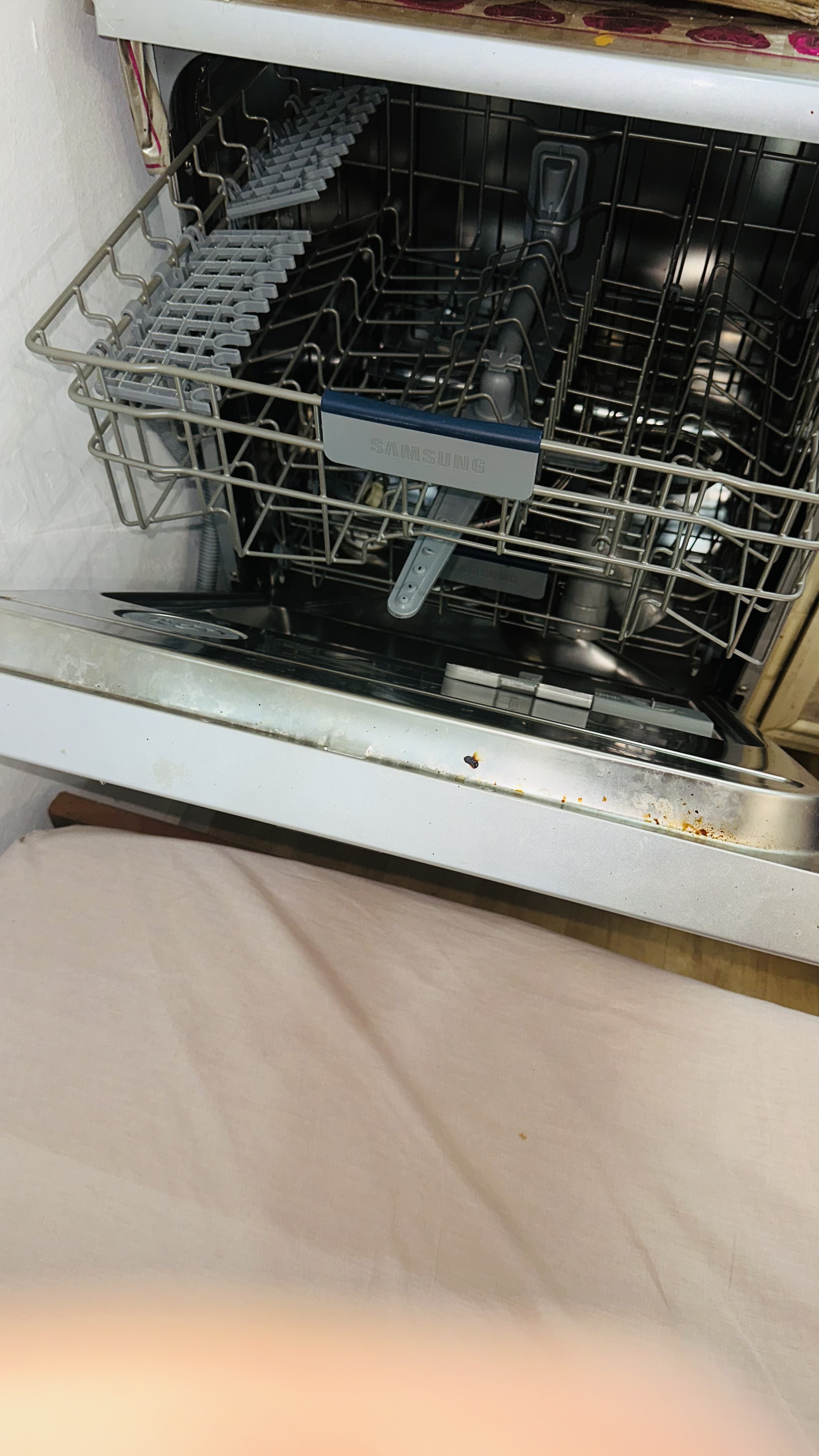 Samsung Dishwasher - Excellent condition (urgent sale)