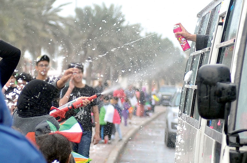 Throwing water balloons and littering can result in fines of up to 500 Dinars