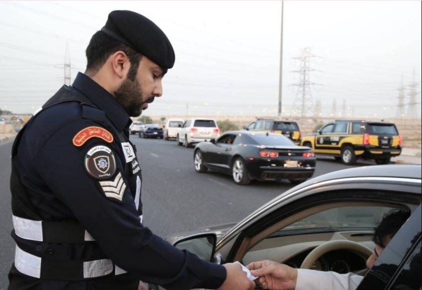 Kuwait eyes strict penalties for traffic violations; KD 300 fine for using mobile phone, KD 500 for over speeding