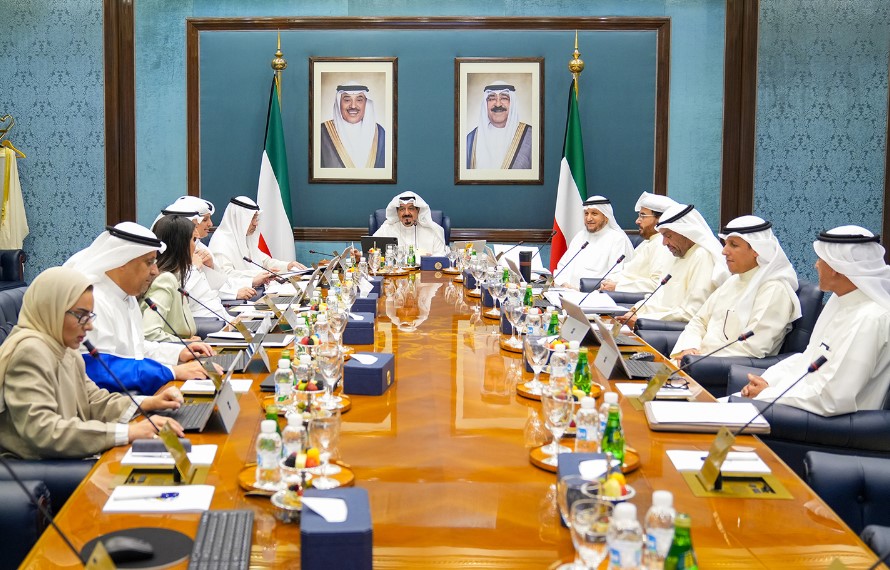Kuwait cabinet warned  social media sites and news services for publishing rumors
