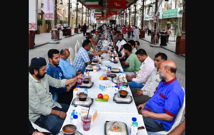 Iftar banquet for 1,500 people in Al-Mubarakiya market