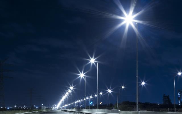 MEW to replace Sodium bulbs  streetlights with LED bulbs